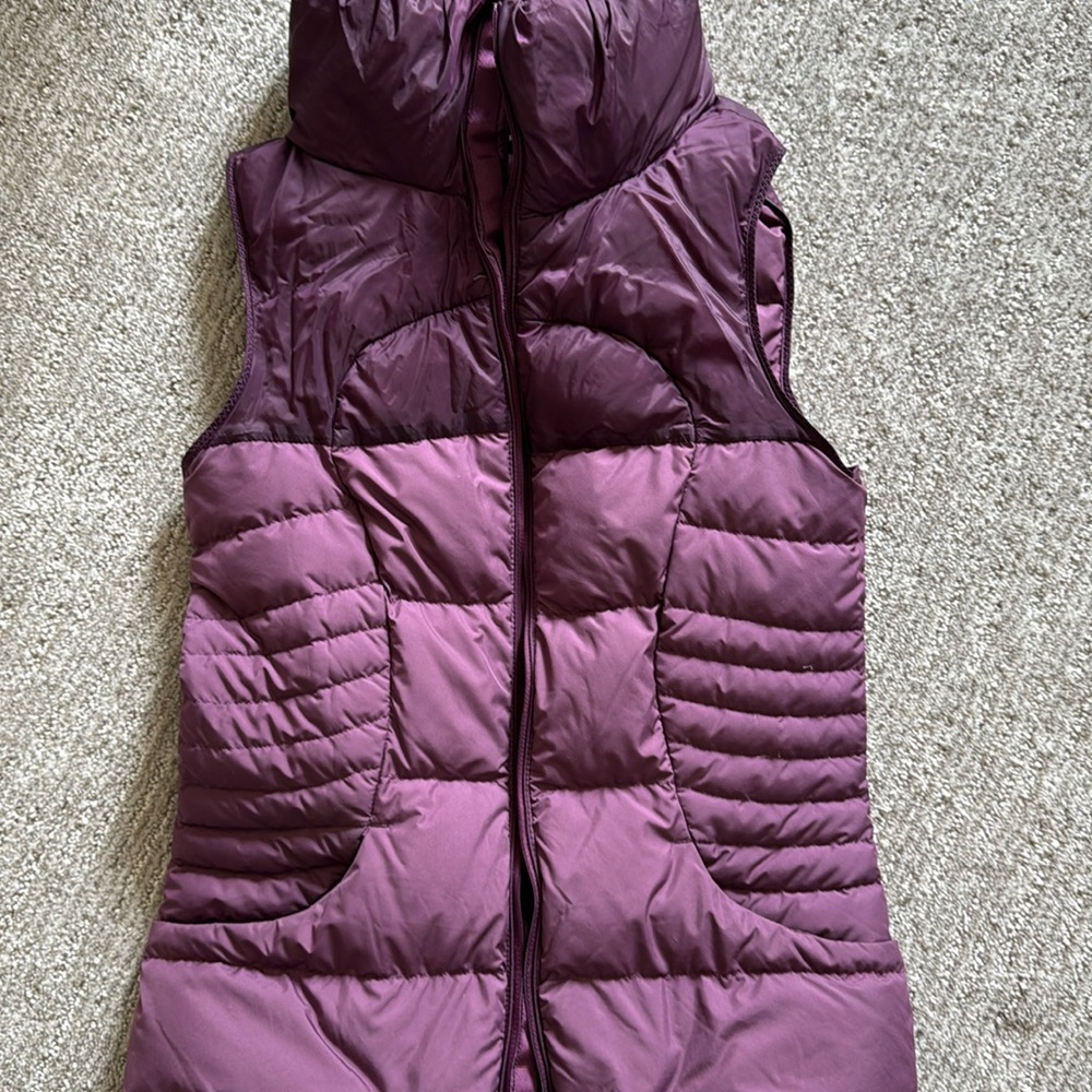 Lululemon Fluffin Awesome DOWN Vest plum Bordeaux coat jacket size 4 NICE